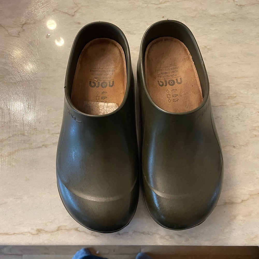 Nora Italian garden clogs